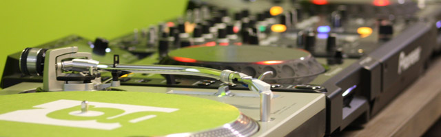 dj turntables